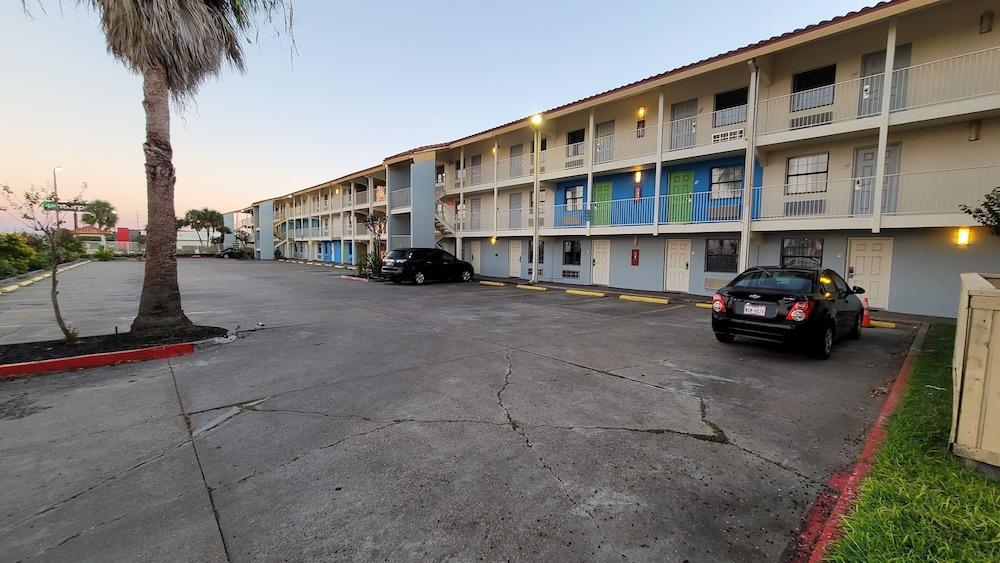 La Quinta Inn By Wyndham Corpus Christi South Exterior photo