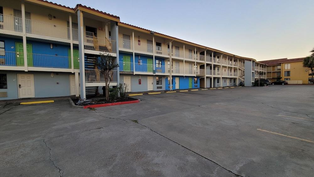 La Quinta Inn By Wyndham Corpus Christi South Exterior photo